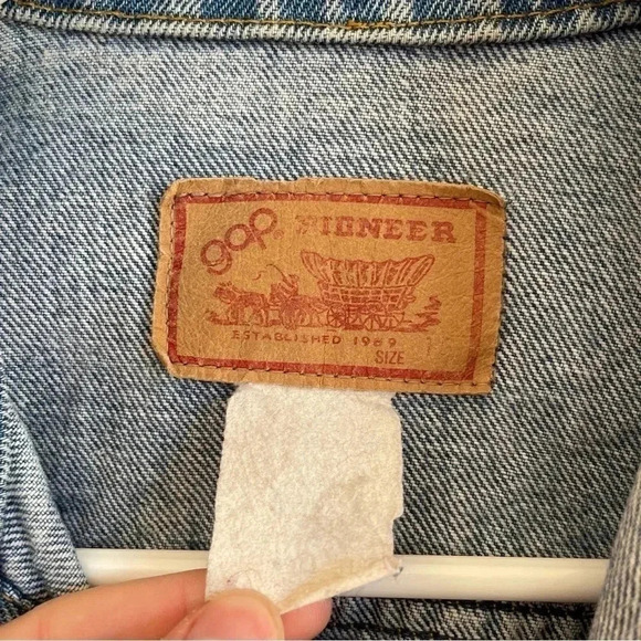 80s GAP Pioneer Jean Jacket Classic Blue Denim Button Up Unisex Quality - Picture 7 of 10